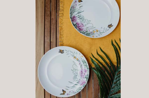 Free Ceramic Plate Mockup