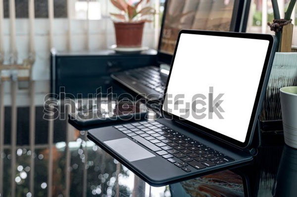 Mockup Tablet and Magic Keyboard